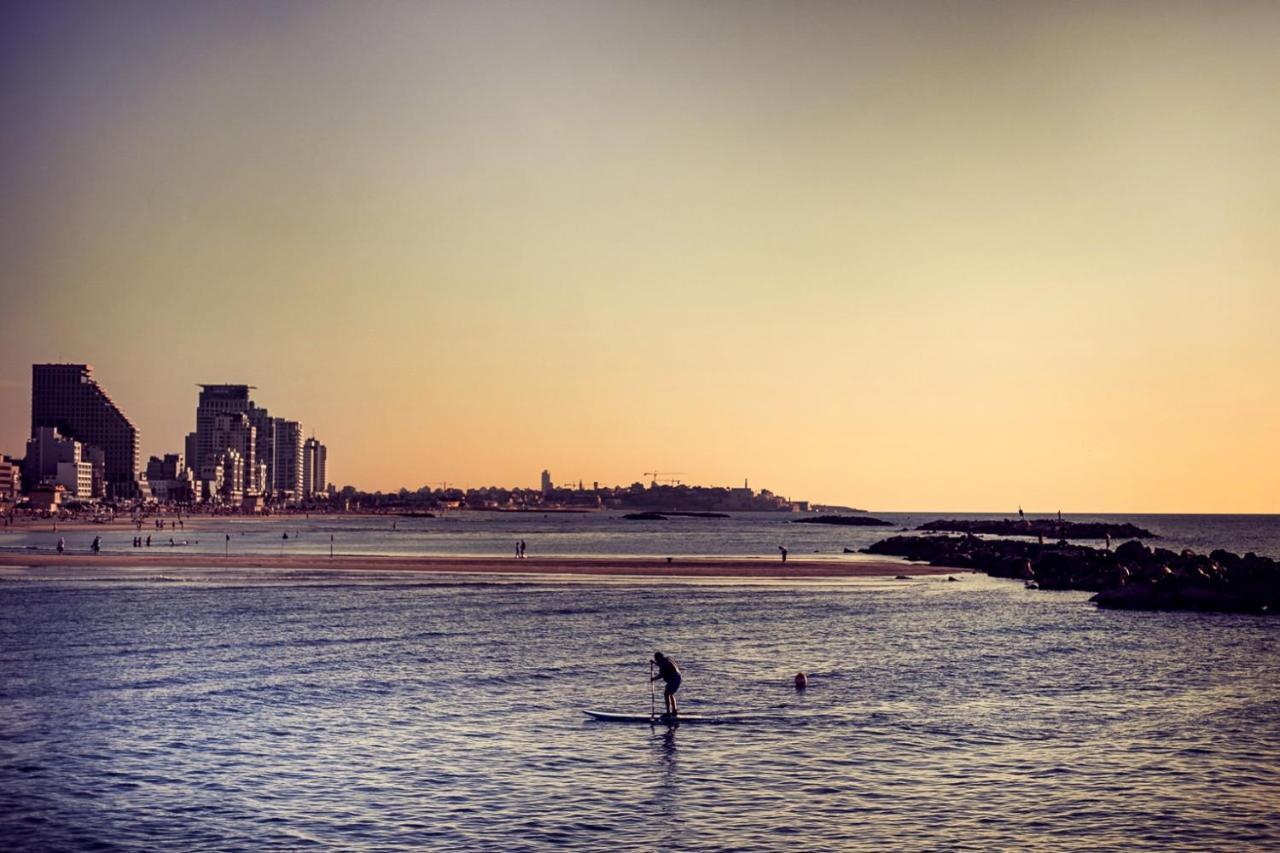 Brown Brut Seafront Hotel, A Member Of Brown Hotels Тел Авив Екстериор снимка