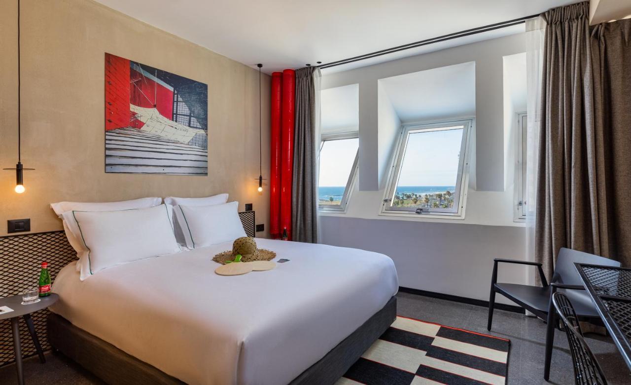 Brown Brut Seafront Hotel, A Member Of Brown Hotels Тел Авив Екстериор снимка