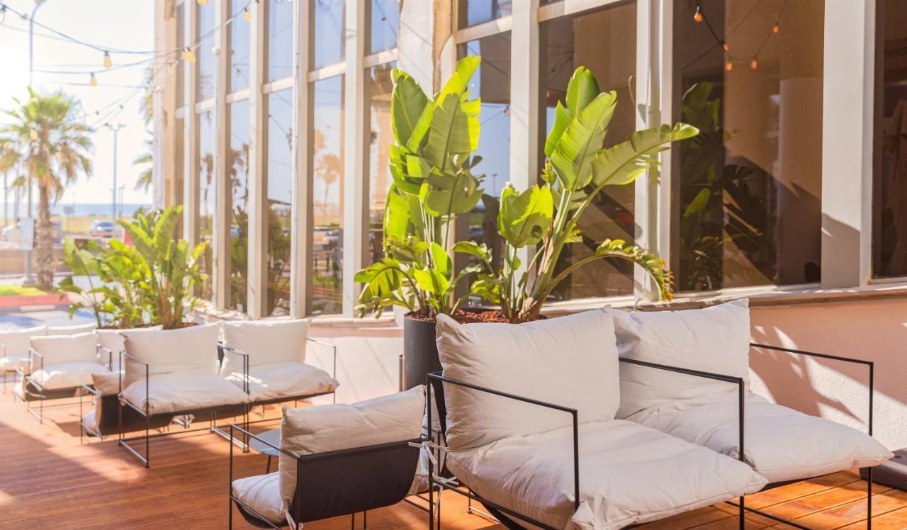 Brown Brut Seafront Hotel, A Member Of Brown Hotels Тел Авив Екстериор снимка