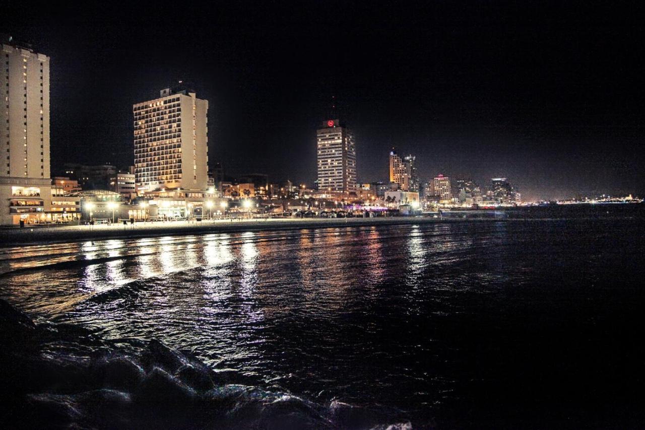 Brown Brut Seafront Hotel, A Member Of Brown Hotels Тел Авив Екстериор снимка