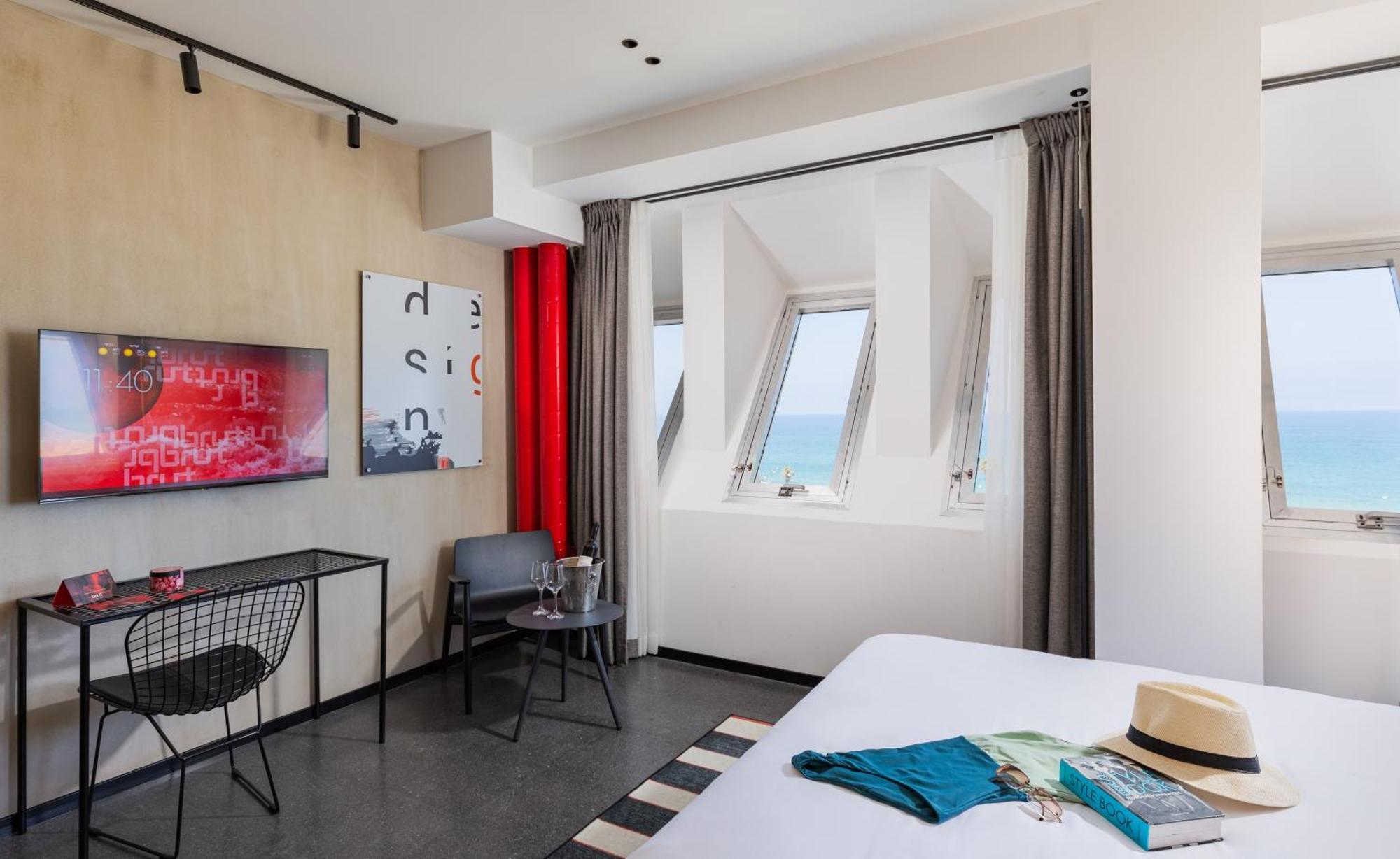 Brown Brut Seafront Hotel, A Member Of Brown Hotels Тел Авив Стая снимка